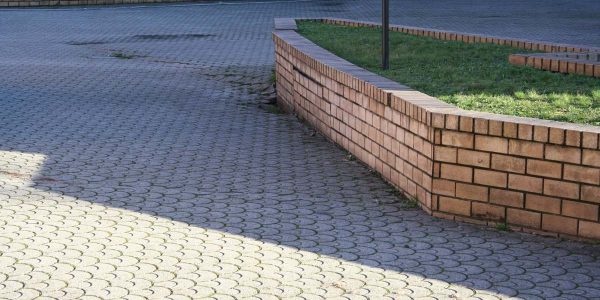 Intervento di messa in sicurezza balconi, facciate e cortile Rho