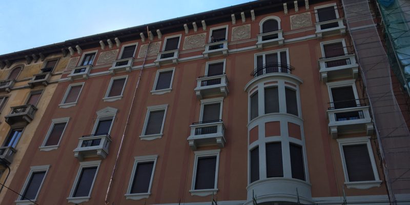 Foto Ripristno balconi e facciata con graffiti - contorno finestre Cond. V.le Umbria 35, Milano 1